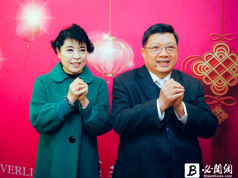億光電子董事長葉寅夫與夫人聲樂家簡文秀。（資料照）