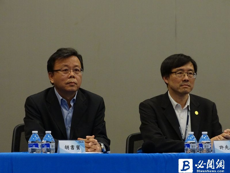 華碩共同執行長胡書賓(左)與許先越。（資料照）
