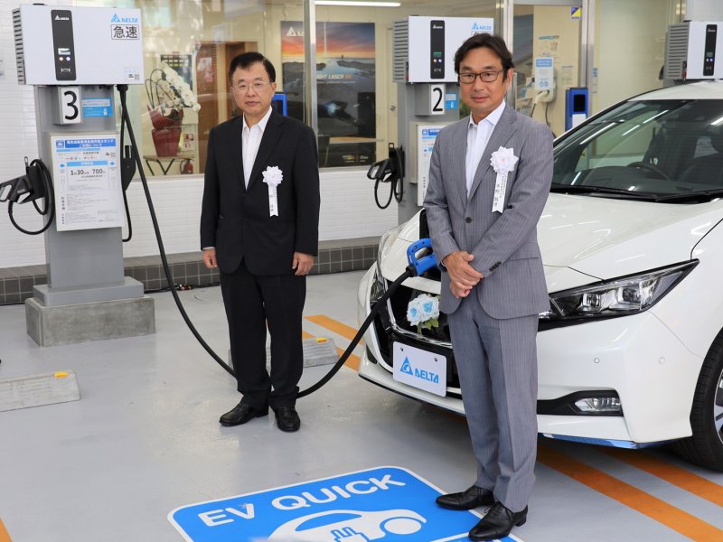 台達橫濱電動車充電站落實智慧永續理念 攜手出光興產打造加油站新商業模式。（台達提供）