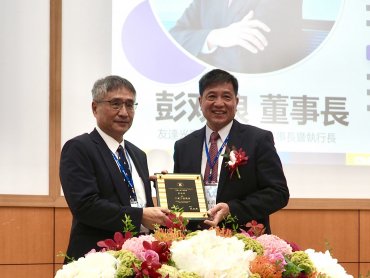 友達光電董事長彭双浪獲頒「工業工程獎章-產業貢獻獎」