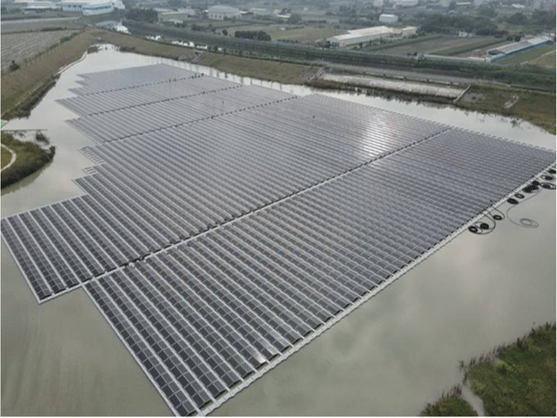 潔淨能源時代來臨 康舒旗下台康日能於5座滯洪池興建四座電廠發展太陽能綠電。（康舒提供）