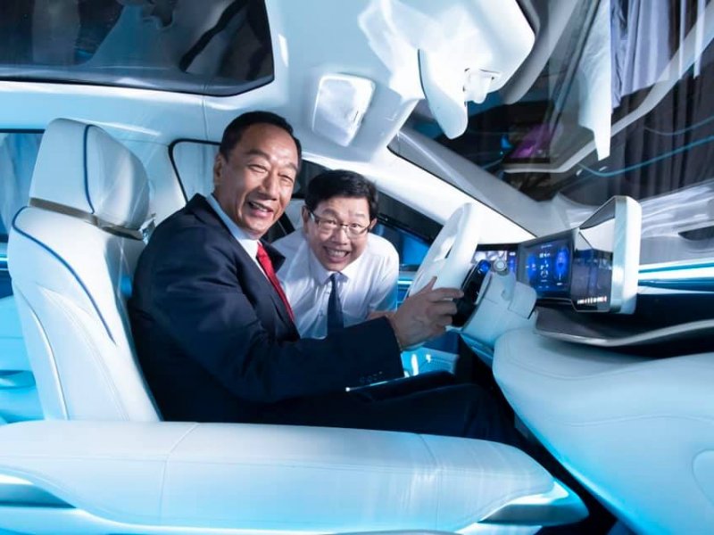 2021鴻海科技日登場 三款自主開發電動車正式對外亮相。（鴻海提供）