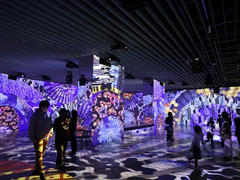 台達視訊團隊完成最新360度沉浸式投影 「來自巴黎的浮世繪劇場」於日本角川武蔵野美術館展覽。（台達提供）
