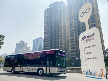 鴻華先進科技自主開發電動巴士MODEL T 正式交付高雄客運