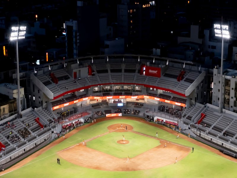 台達參與新竹市立棒球場重建 打造全台首座LED智能照明棒球場。（台達提供）