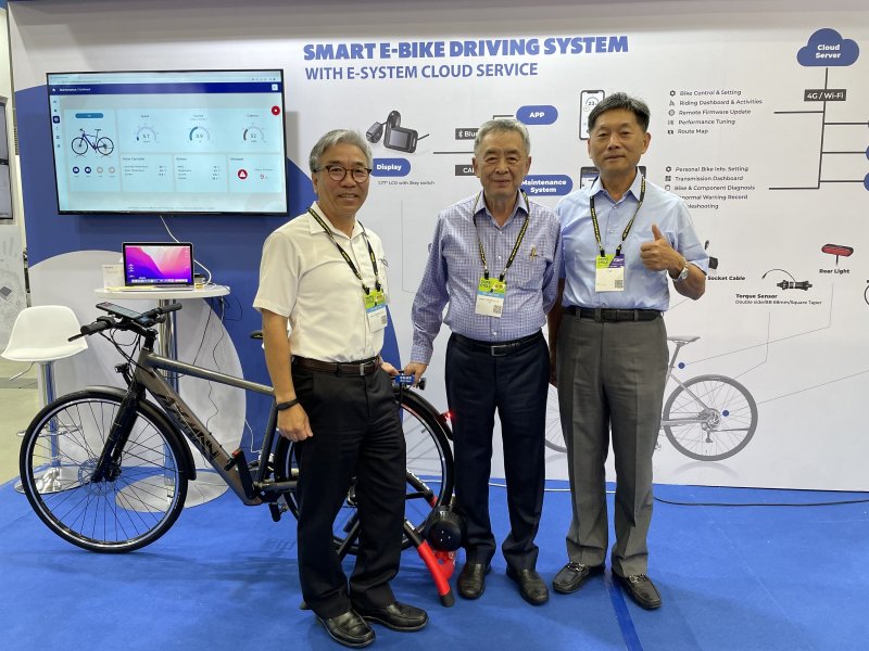 專業自行車廠明係與信邦電子攜手打造智慧整合電動輔助自行車。（廠商提供）
