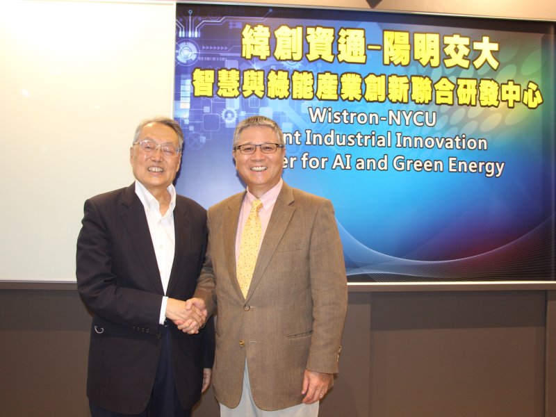 面對未來新挑戰 施振榮：打造台灣成為「全球研發製造服務中心」 讓台灣成為世界的夥伴。（施振榮辦公室提供）