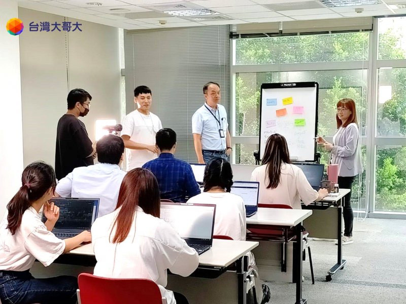 台灣大攜手AppWorks School推出「軟體人才培訓學院」。（台灣大提供）