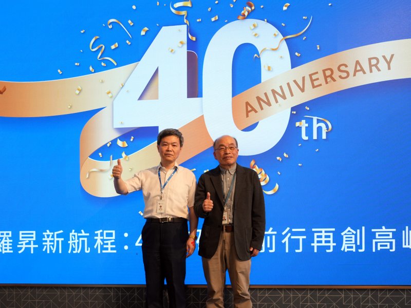 羅昇企業創辦人暨董事林志誠（右）與總經理李長堅。（羅昇提供）