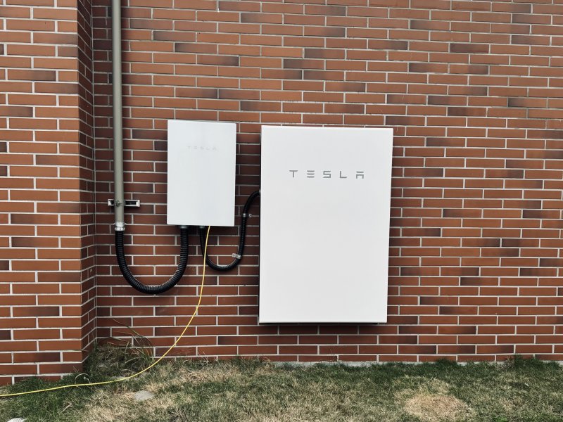 停電救星！Tesla Powewall 滿度智慧儲能設備 無縫輸出緊急電力。（廠商提供）