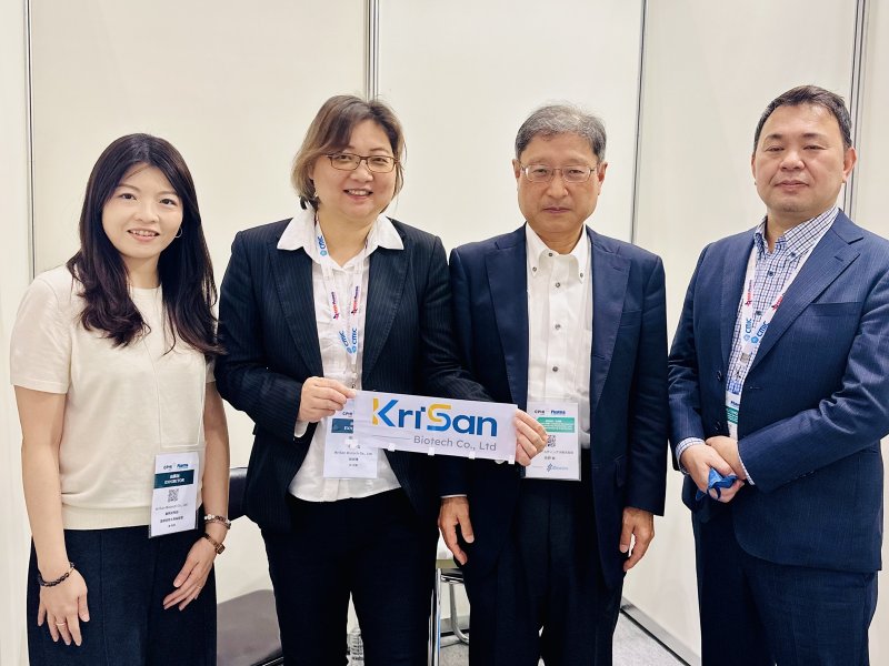 CMIC BIO事業開發部長 西野正純(右一)、CMIC BIO 執行長 佐野倫(右二)、建誼生技總經理 洪淑美(左二)、建誼生技Marketing manager 林宛瑩(左一)。（晟德提供）