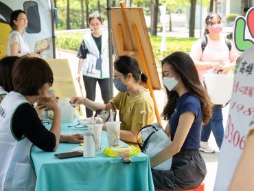「笑吧！校巴」啟動　遠傳攜手用戶伴學子走出情緒低谷