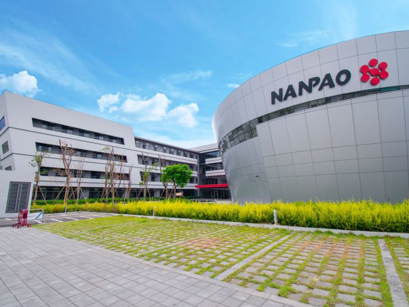 新應材、南寶樹脂、信紘科三方攜手投入半導體先進封裝用高階膠材市場。（南寶提供）