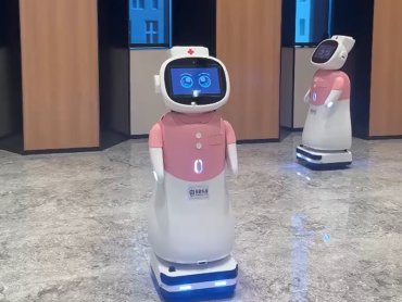 長佳智能生成式AI照護機器人原型機亮相 四大功能一次展示