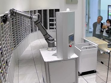 全台首創！達明機器人打造「AI機器人預約自助取書系統」