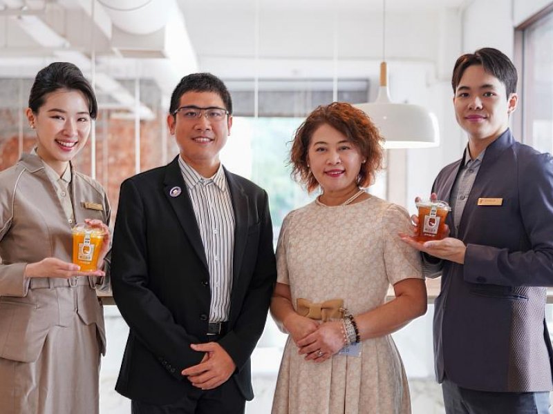 星宇航空攜手吃茶三千，將於桃園機場第二航廈貴賓室，獨家提供兩款精選現萃飲品。（星宇提供）