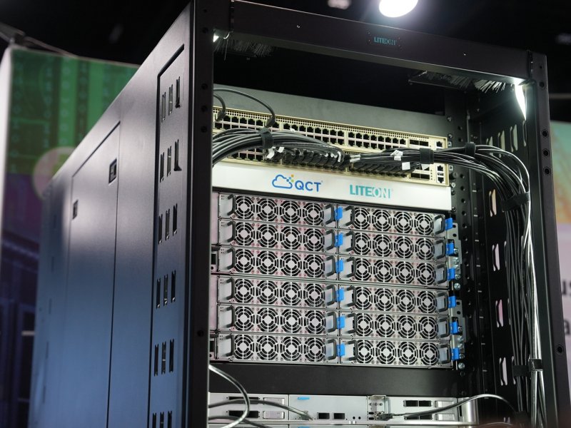 光寶攜手雲達 展示NVIDIA Vera Rubin NVL72 AI 機架式平台解決方案。（光寶提供）