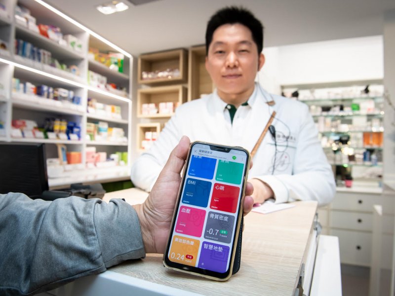 盛弘布局智慧社區健康 躍獅藥局啟動「藥局5.0」。（盛弘提供）