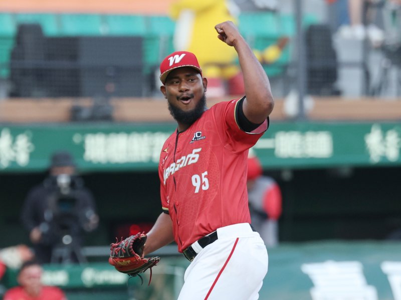 梅賽鍶好投壓制 狂龍爆打15安大勝統一獅。(取自官網)