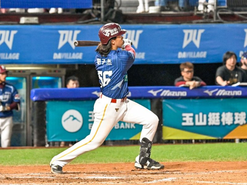 劉子杰史上第12位生涯首轟即再見轟 樂天一分差險勝味全。(取自官網)