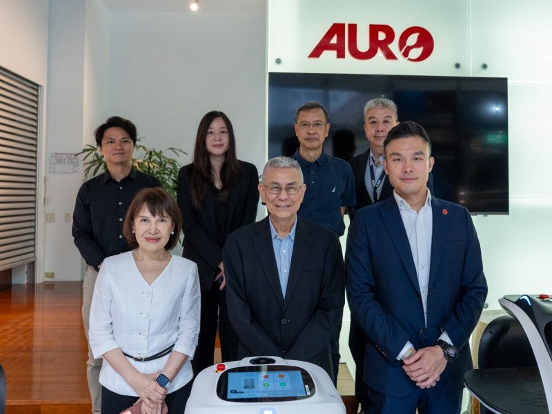 前排右一為新任董事長張以昇、前排右二為首席策略顧問程天縱。(和椿提供)