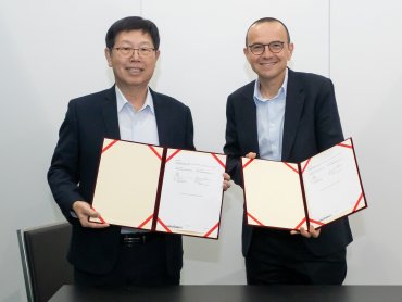 鴻海與施耐德電機宣布策略合作 加速次世代AI資料中心發展