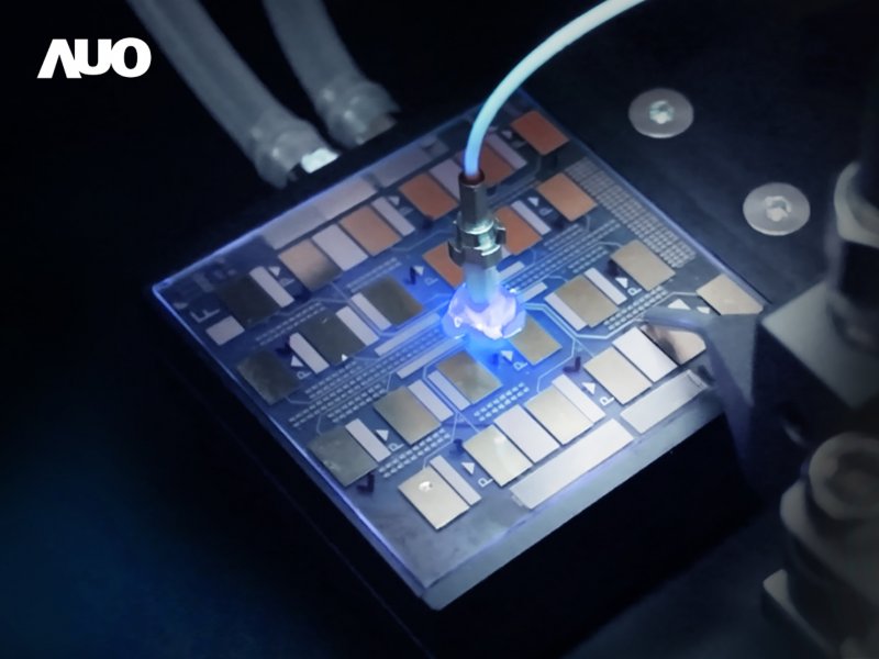 瞄準AI世代核心 友達 SEMICON Taiwan 展Micro LED光通訊解決方案與玻璃核心基板技術。（友達提供）