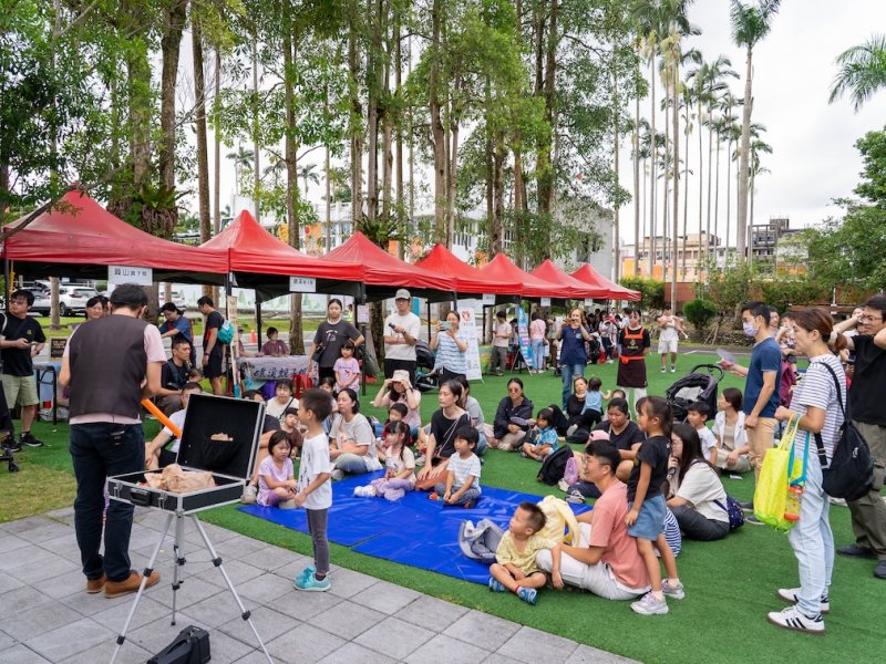 保留魚梯溯溪路 扎根生態教育 台塑生醫攜手宜蘭縣府與社區 打造龍潭湖永續市集。（台塑提供）